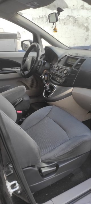 Mitsubishi Grandis 2009