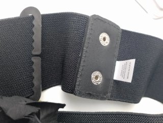 Cinturón negro elástico con flores
