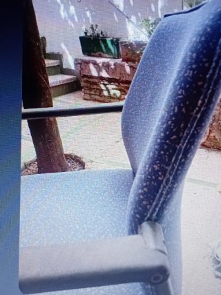 Sillón de tela con estructura de hierro