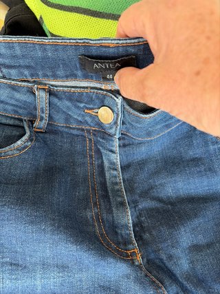 Pantalones vaqueros. Talla 46 . Azules / negros