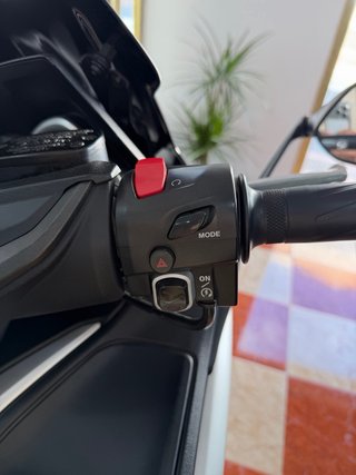 YAMAHA TMAX SX ABS