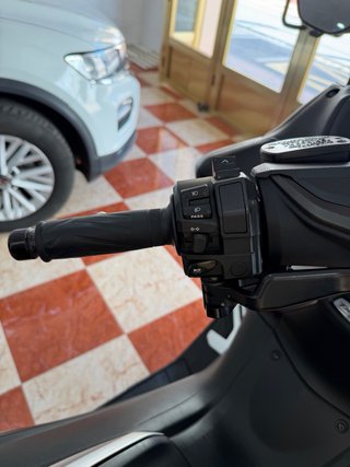 YAMAHA TMAX SX ABS