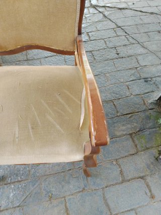 Butaca antigua de madera y tela restaurar