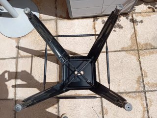 Silla alta tipo barra bar metal negra