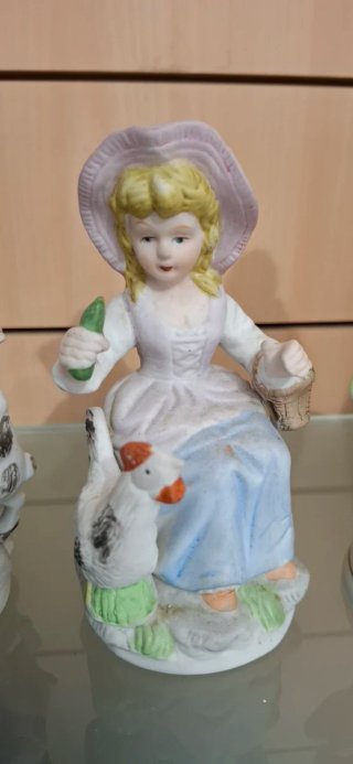 4 Statuine porcellana