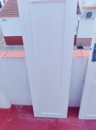 Puertas antiguas de madera blancas