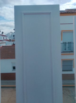 Puertas antiguas de madera blancas