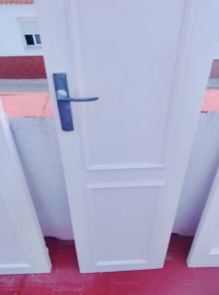 Puertas antiguas de madera blancas