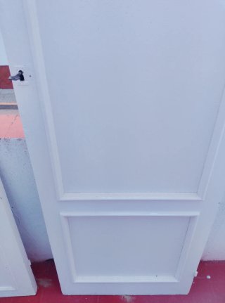 Puertas antiguas de madera blancas