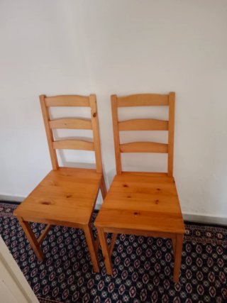 Juego de 2 sillas de madera