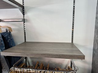 Baldas de madera para tienda