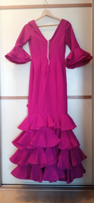 Bonito traje Buganvilla Casi Nuevo