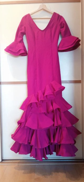 Bonito traje Buganvilla Casi Nuevo