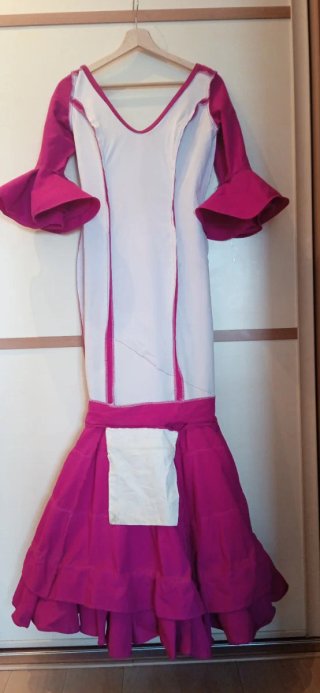 Bonito traje Buganvilla Casi Nuevo