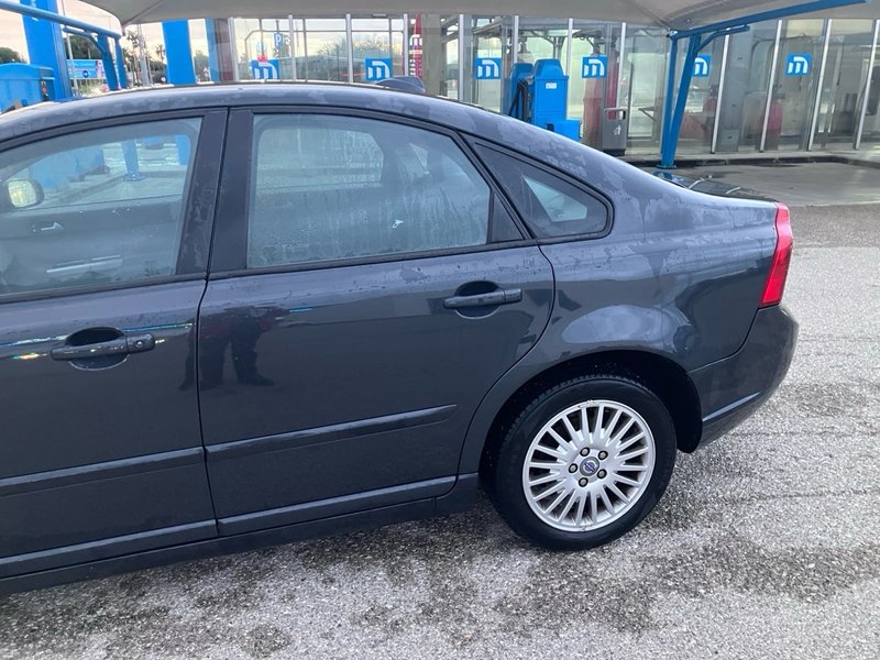 Volvo S40 2.0D - foto 1