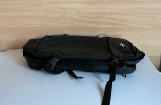 Mochila de cabina negra, Tamaño bajo asiento avión