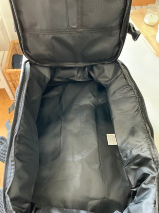 Mochila de cabina negra, Tamaño bajo asiento avión