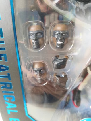 Figura McFarlane DC Multiverse Mr. Terrific