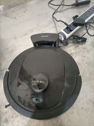 - Cecotec robot aspirador friegasuelos láser