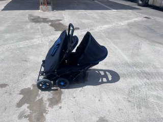 Carrito de bebé doble azul marino