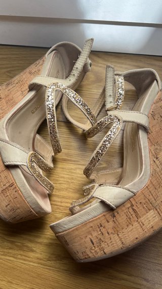 Sandalias Alpe Plataforma Piel Beige y Dorado