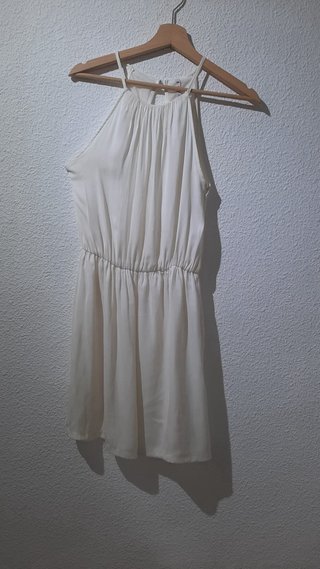 Vestido blanco halter con detalles dorados