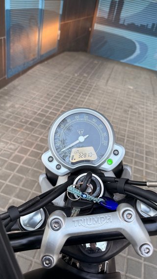 Triumph Street Twin 900 A2
