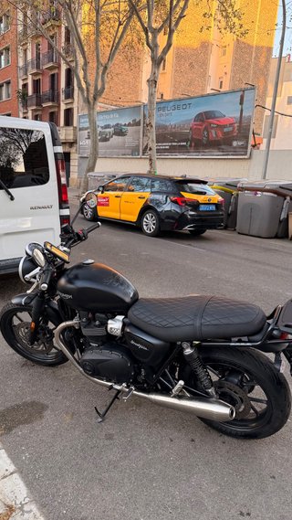 Triumph Street Twin 900 A2