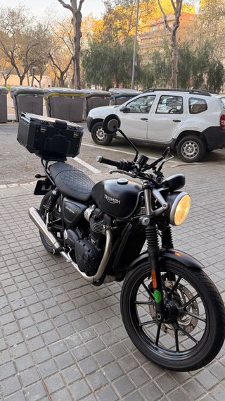 Triumph Street Twin 900 A2