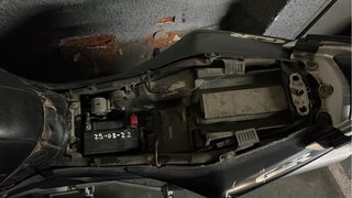 Suzuki GSR 600 Negra y Plata