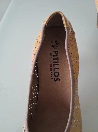 Zapatos Pitillos Beige/Amarillo Perforados