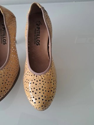 Zapatos Pitillos Beige/Amarillo Perforados