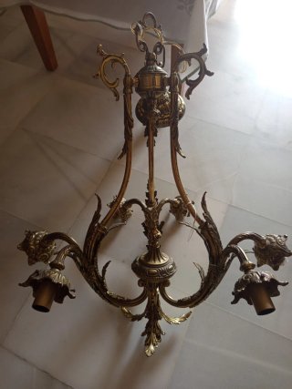 Lámpara de bronce con tulipas
