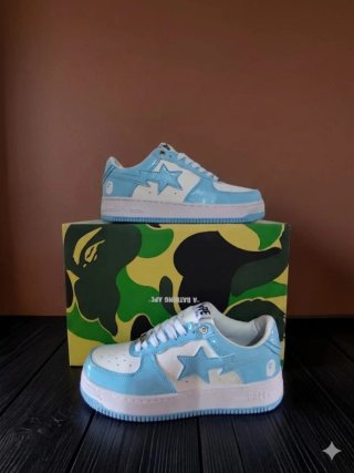 Bapesta Azul Cielo y Blanco Talla 40