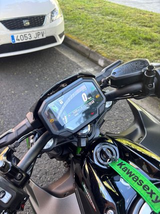 Kawasaki Z650 2023 Negra y Verde