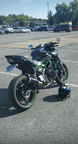 Kawasaki Z650 2023 Negra y Verde