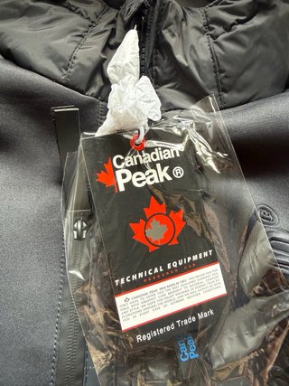 Chaqueta Canadian Peak Gris con etiqueta