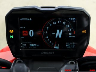 DUCATI STREETFIGHTER V4