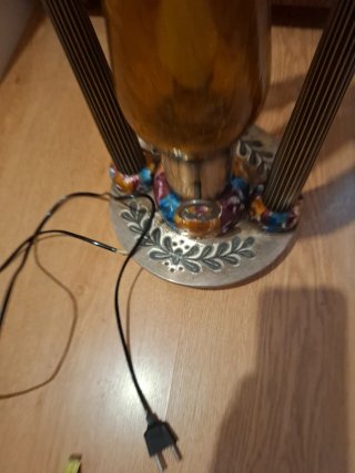 Lámpara antigua estilo quinqué