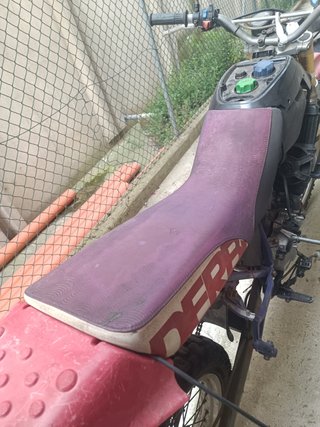 Asiento y estriberas Derbi Senda