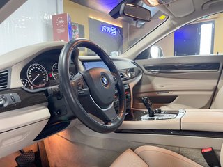 BMW 750i