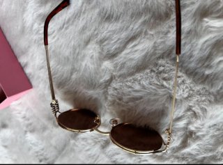 Gafas Miu Miu doradas y marrones