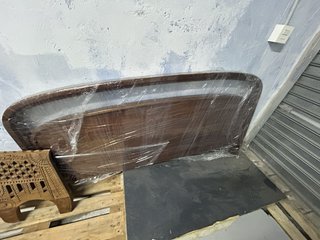 Conjunto: Cabecero, 2 Mesillas y Espejo