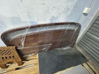 Conjunto: Cabecero, 2 Mesillas y Espejo