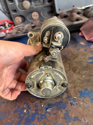 Motor de arranque Bosch F000 AL1 527