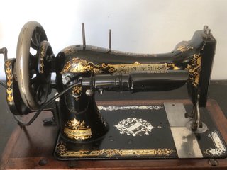 Máquina de coser Singer antigua