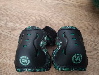 Casco y protecciones skate niño
