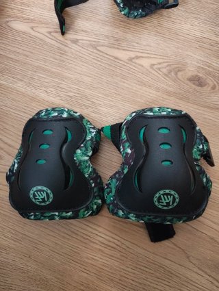 Casco y protecciones skate niño