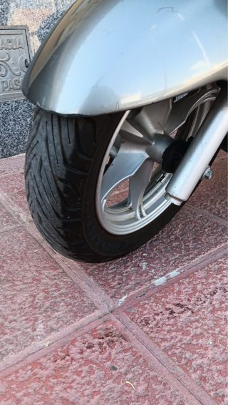 Suzuki Burgman Gris Maxi Scooter