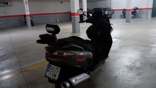 Suzuki Burgman Gris Maxi Scooter